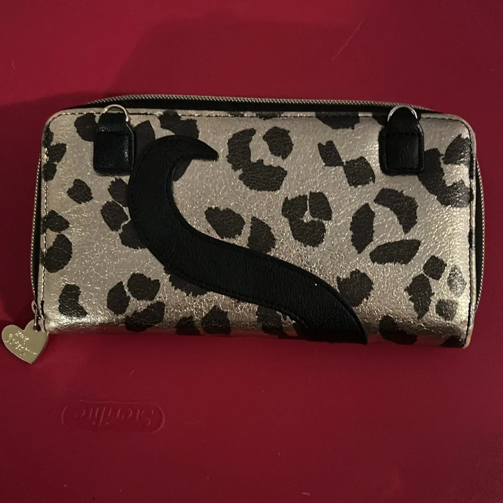 Betsy Johnson cat wallet - Picture 2 of 3